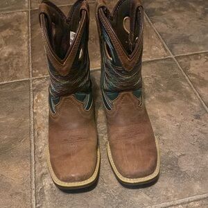 Boys boots